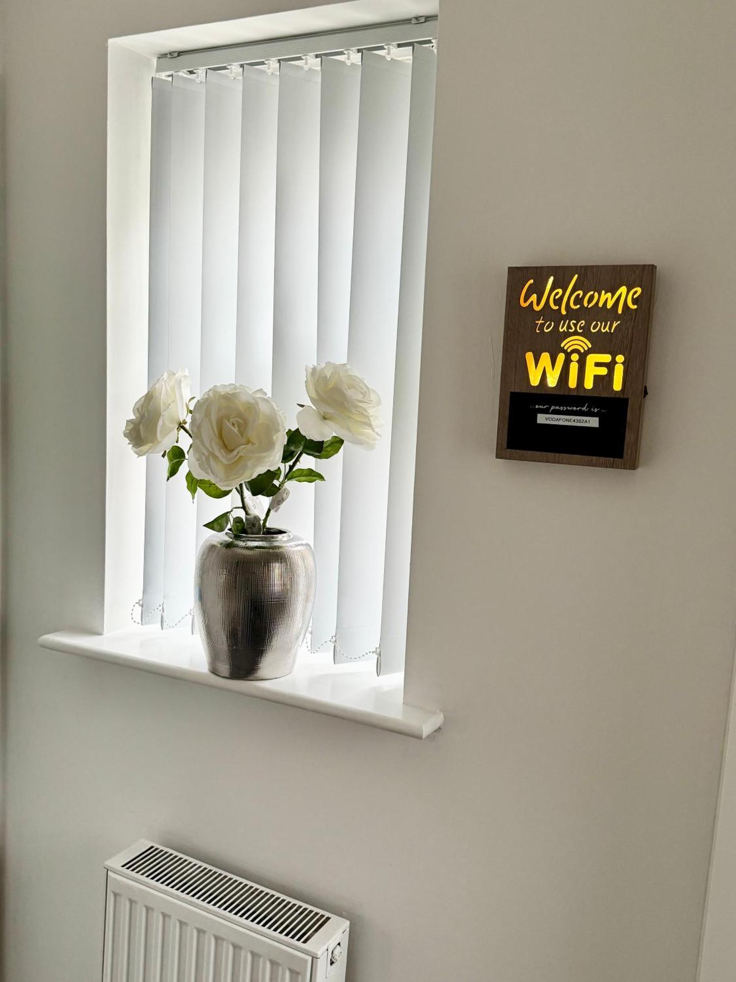 Harmony House 3 Bedroom New Build For Families, Contractors, Black Country Museum Sleeps 6 Tipton Zewnętrze zdjęcie