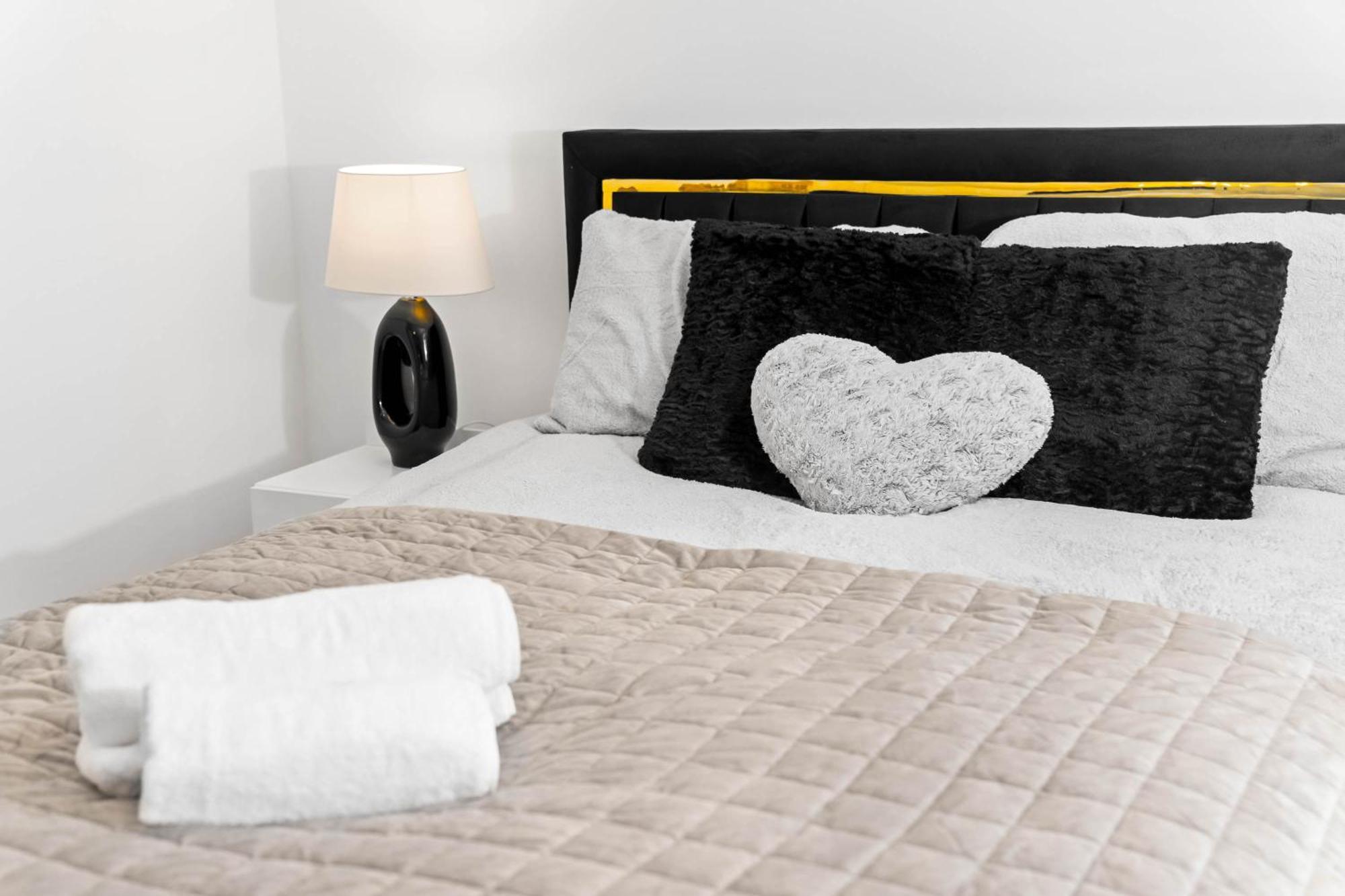 Harmony House 3 Bedroom New Build For Families, Contractors, Black Country Museum Sleeps 6 Tipton Zewnętrze zdjęcie